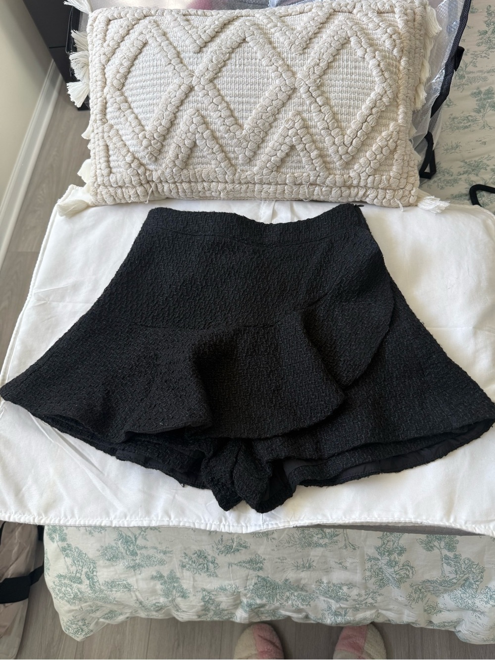 DO+BE Black Ruffle Skort Shorts